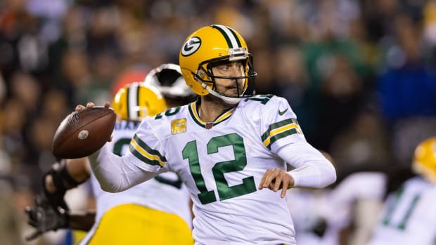 Green Bay Packers QB Aaron Rodgers throws pass